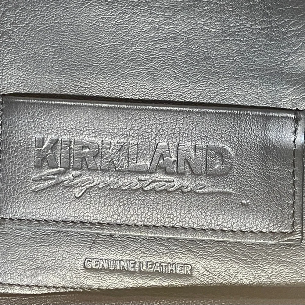Kirkland Signature Genuine Leather Zipper Closure Binder